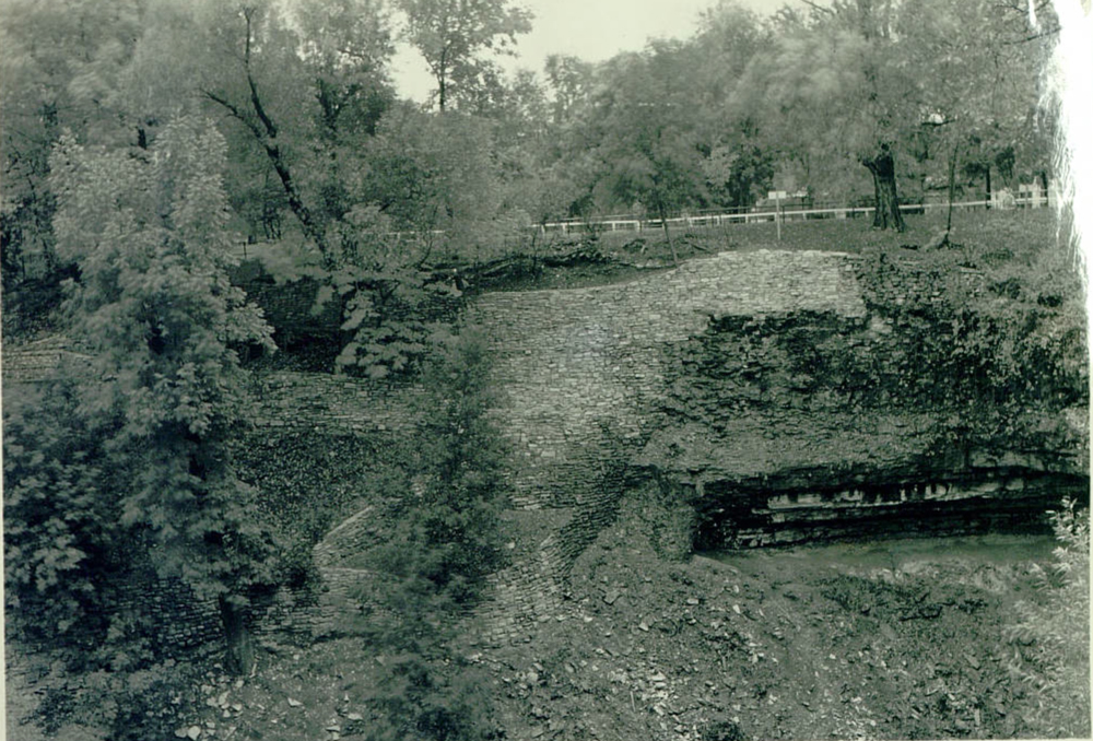 At some point between the late 1920s and 1936, the Park Board's giant viewing platform was finally removed. It was replaced by... whatever this is.
